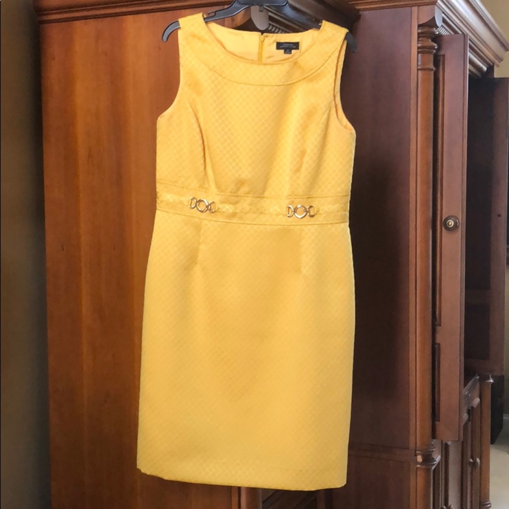 Beautiful sunny dress!